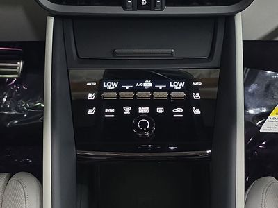 2026 Porsche Macan Electric - Photo 19