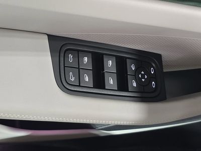 2026 Porsche Macan Electric - Photo 21