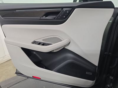 2026 Porsche Macan Electric - Photo 22