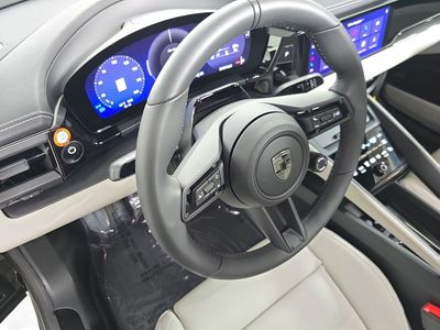 2026 Porsche Macan Electric - Photo 4
