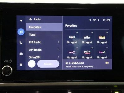 2025 Toyota Camry FWD - Photo 18