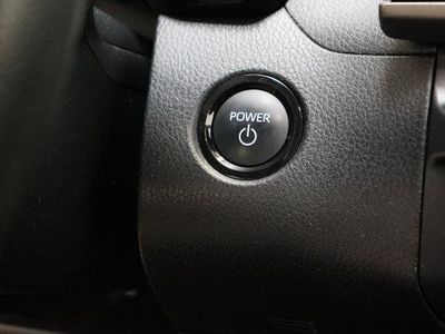 2025 Toyota Camry FWD - Photo 17