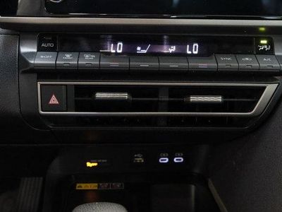2025 Toyota Camry FWD - Photo 19