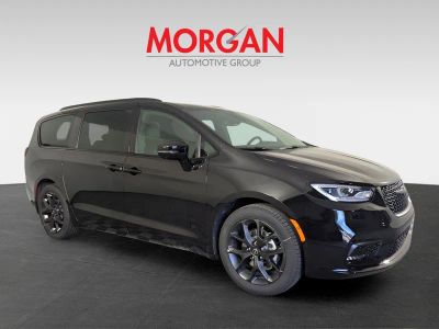2026 Chrysler Pacifica — side profile view