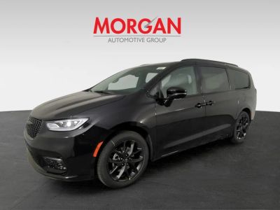 2026 Chrysler Pacifica — photo 9 view