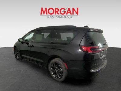 2026 Chrysler Pacifica — photo 7 view