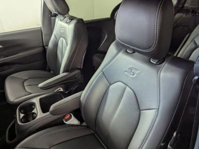 2026 Chrysler Pacifica — photo 11 view