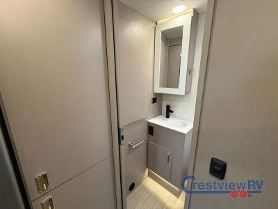 2027 Winnebago Navion - Photo 21
