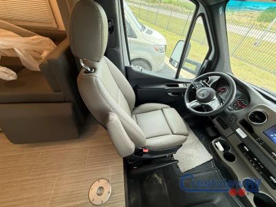 2027 Winnebago Navion - Photo 27