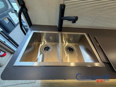 2027 Winnebago Navion - Photo 14