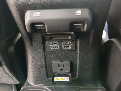 2026 Jeep Gladiator — photo 16 view