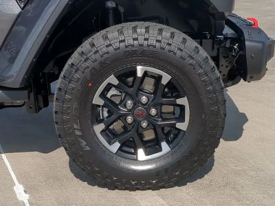2026 Jeep Gladiator — photo 11 view