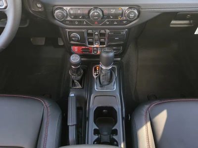 2026 Jeep Gladiator — photo 21 view