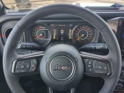 2026 Jeep Gladiator — photo 32 view