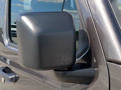 2026 Jeep Gladiator — photo 12 view
