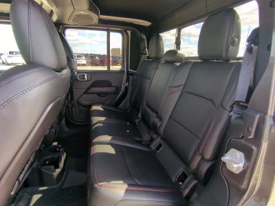 2026 Jeep Gladiator — photo 15 view