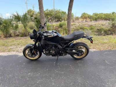2026 Yamaha XSR900 — front three-quarter view