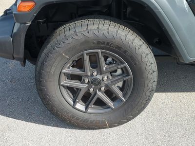 2025 Jeep Wrangler - Photo 11