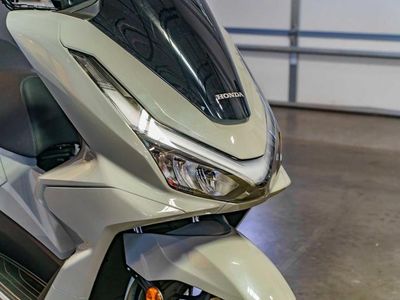 2025 Honda PCX - Photo 11