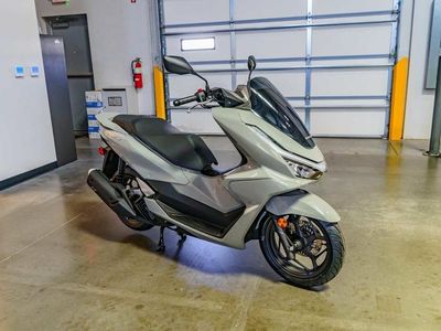 2025 Honda PCX - Photo 2