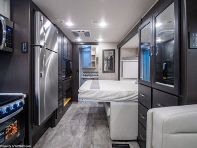 2026 Thor Motor Coach Magnitude Grand - Photo 12