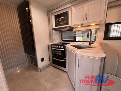2026 Thor Motor Coach Quantum - Photo 12