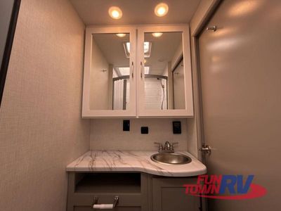 2026 Thor Motor Coach Quantum - Photo 25