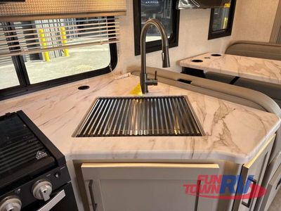 2026 Thor Motor Coach Quantum - Photo 42