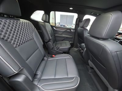 2024 GMC Acadia - Photo 15
