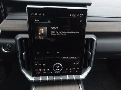 2024 GMC Acadia - Photo 11