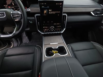 2024 GMC Acadia - Photo 7