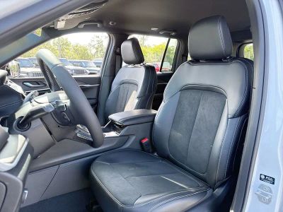 2026 Jeep Grand Cherokee — photo 11 view
