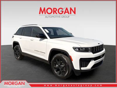 2026 Jeep Grand Cherokee Laredo Altitude in White/off-white — front three-quarter view