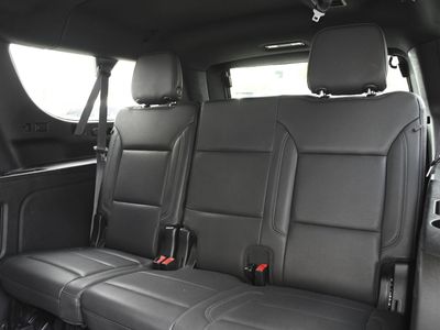 2024 Chevrolet Suburban - Photo 25