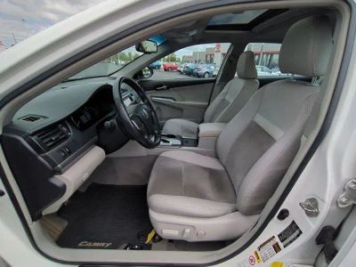 2014 Toyota Camry Hybrid - Photo 8