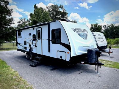 2019 Winnebago Minnie — front three-quarter view