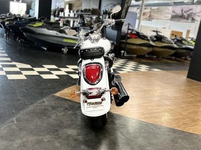 2025 Suzuki Boulevard C50T Special — engine compartment view