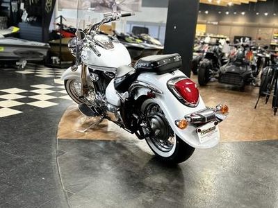 2025 Suzuki Boulevard C50T Special — interior view
