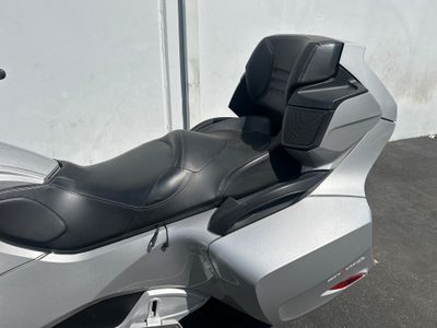 2010 Can-Am Spyder RT Audio & Convenience SM5 - Photo 6