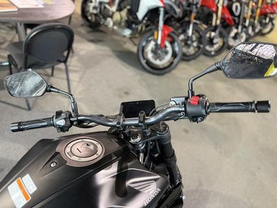 2025 Honda CB300R - Photo 9