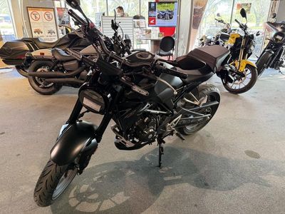 2025 Honda CB300R - Photo 3