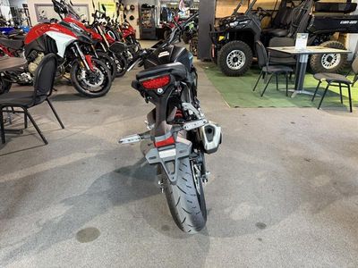 2025 Honda CB300R - Photo 7