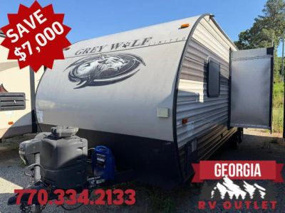 2018 Forest River Cherokee Grey Wolf 23DBH — front three-quarter view