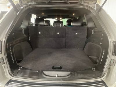 2020 Jeep Grand Cherokee — photo 17 view