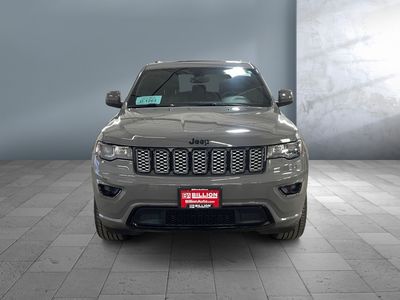 2020 Jeep Grand Cherokee — side profile view