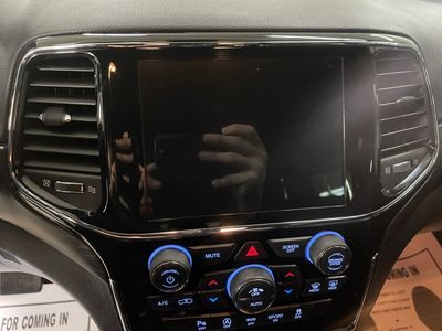 2020 Jeep Grand Cherokee — photo 11 view