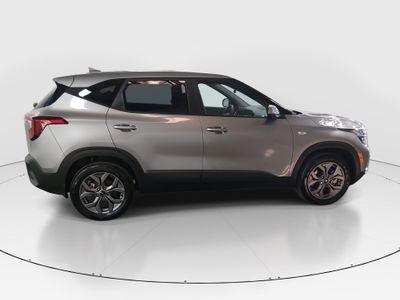 2025 Kia Seltos - Photo 8