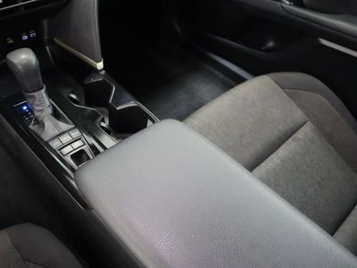 2025 Toyota Camry FWD - Photo 16