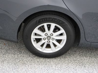 2025 Toyota Camry FWD - Photo 6