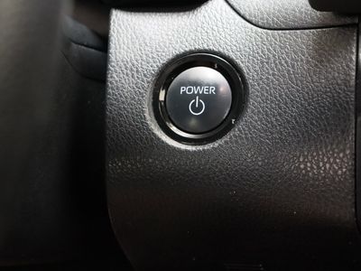 2025 Toyota Camry FWD - Photo 17